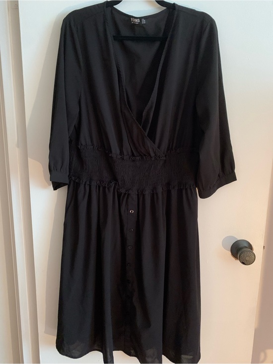 YOINS Dresses & Skirts - YOINS , Women's black V-Neck Smocked Waist Dress Size 2X